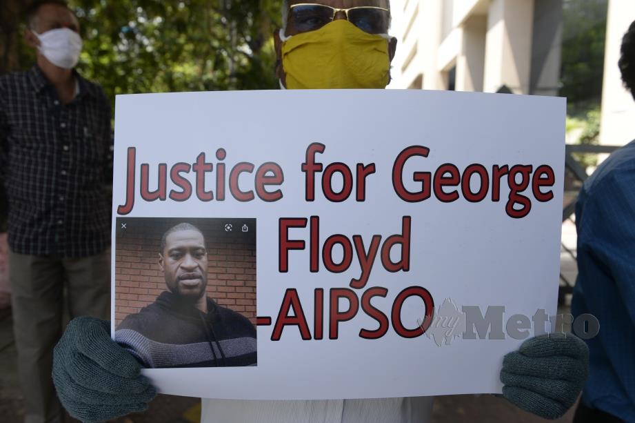 PENUNJUK perasaan berhimpun menuntut pembelaan kematian George Floyd. FOO AFP