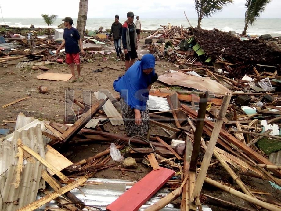 KEADAAN selepas berlaku tsunami di Selat Sunda, Indonesia, semalam. FOTO AFP
