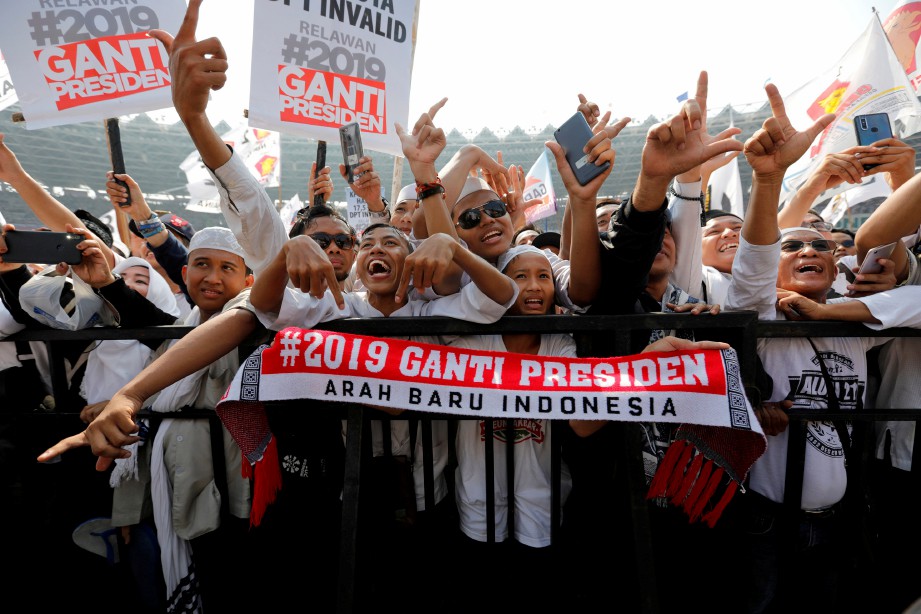 RAKYAT Indonesia akan mengetahui siapa presiden mereka selepas semua punat mengundi Pilihan Raya Indonesia 2019. FOTO REUTERS