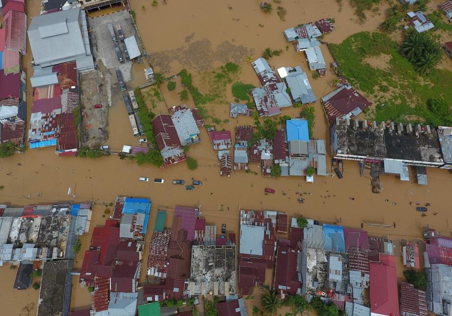 12,000 orang dipindahkan berikutan banjir di seluruh Bengkulu.