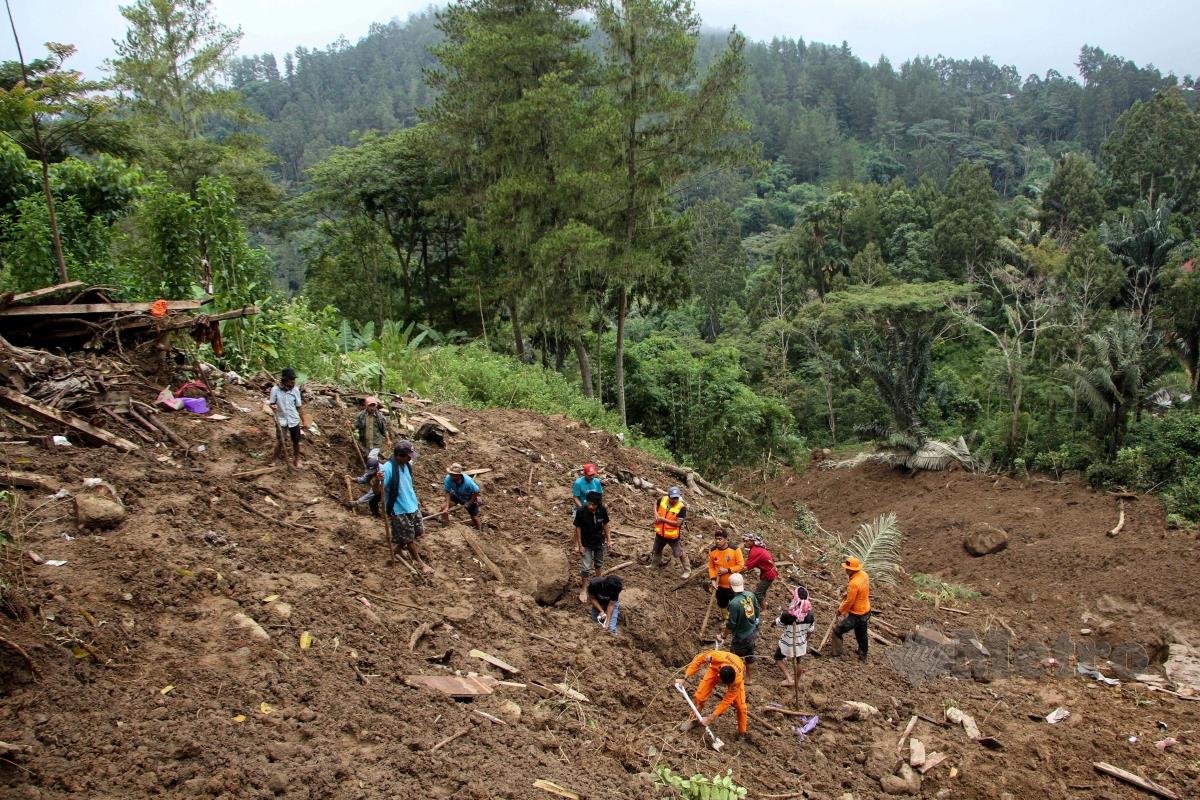 Korban tanah runtuh Sulawesi Selatan meningkat kepada 20 orang.