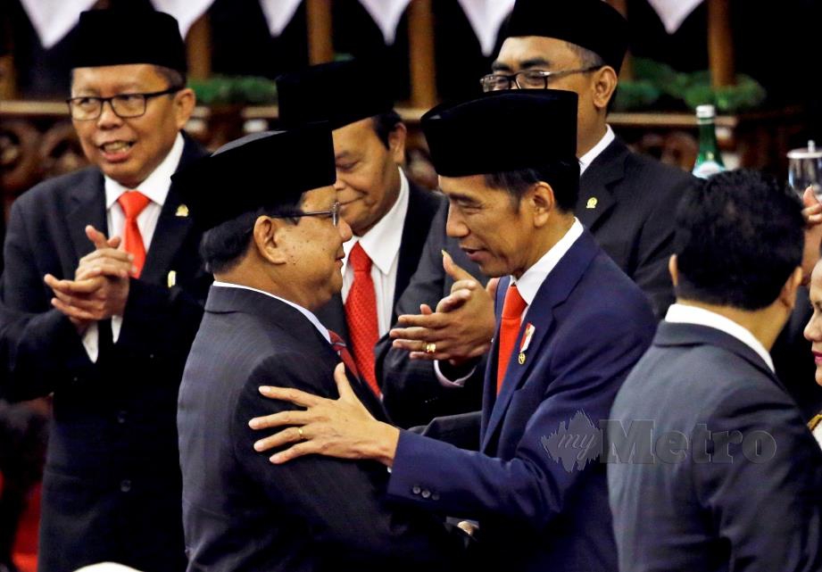 JOKOWI lantik Prabowo jadi menteri.