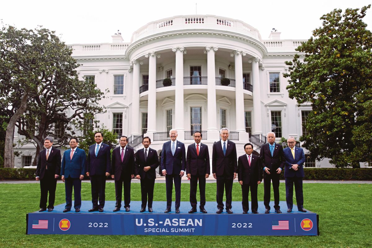 BIDEN bergambar dengan pemimpin negara Asean di Rumah Putih. FOTO EPA 
