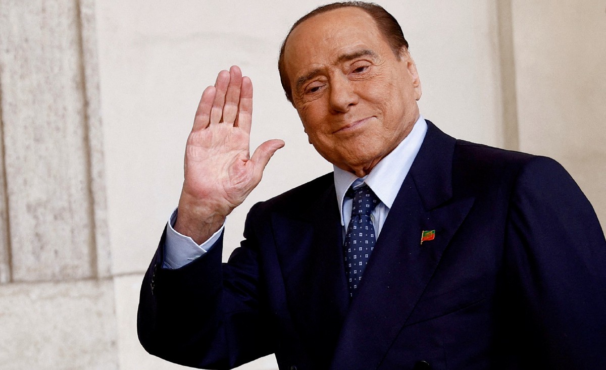 BERLUSCONI terkenal dengan perwatakan lepas cakap dalam kalangan ahli politik Itali. FOTO Reuters