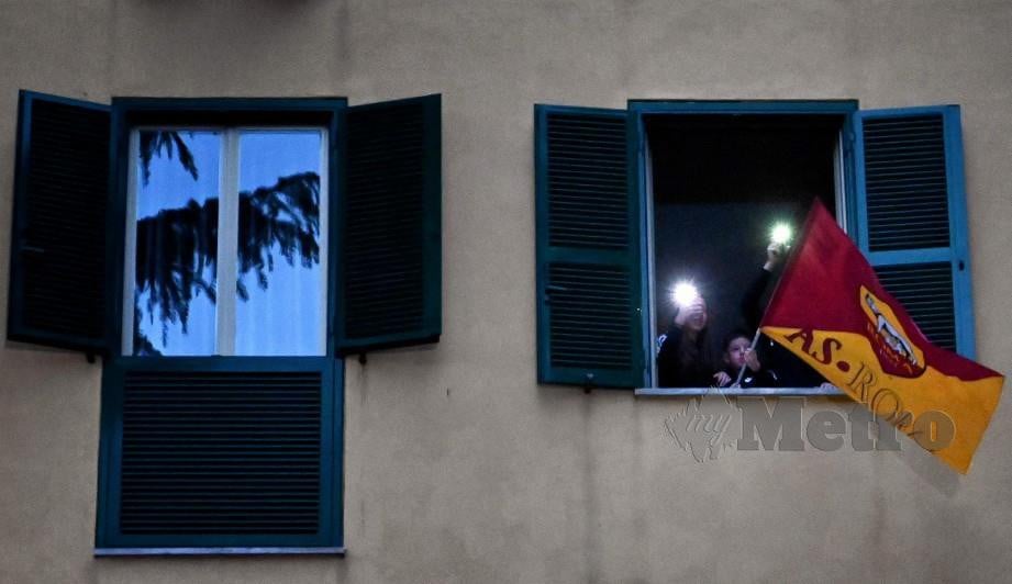 AS Roma rela berkorban. FOTO AFP