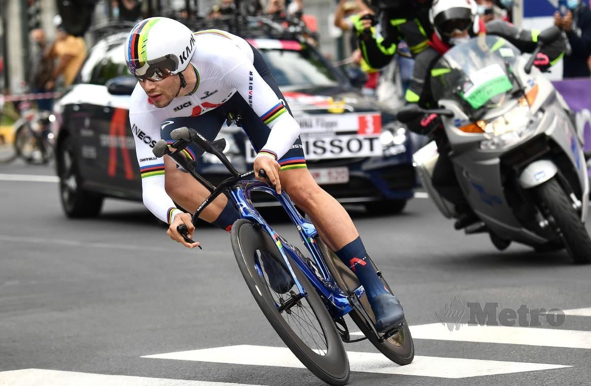 GANNA memberi kayuhan bertenaga pada peringkat pertama Giro d’Italia. FOTO EPA