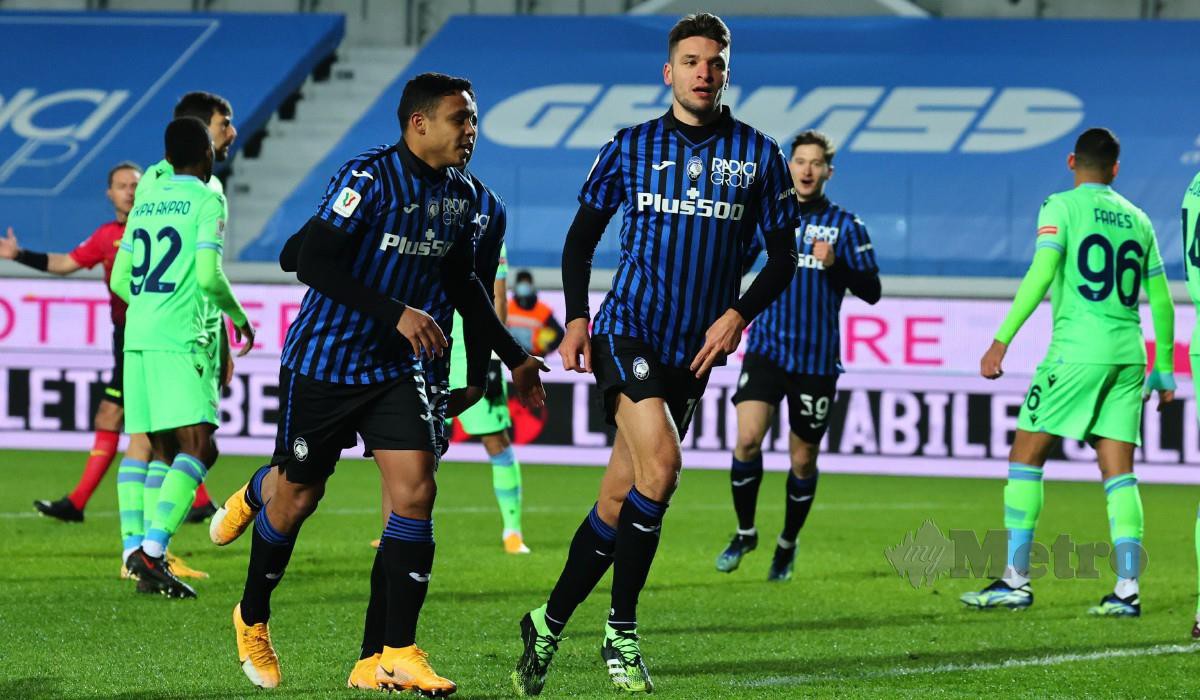 DJIMSITI (tiga dari kanan) meraikan gol pembukaan Atalanta pada minit ketujuh. FOTO AFP