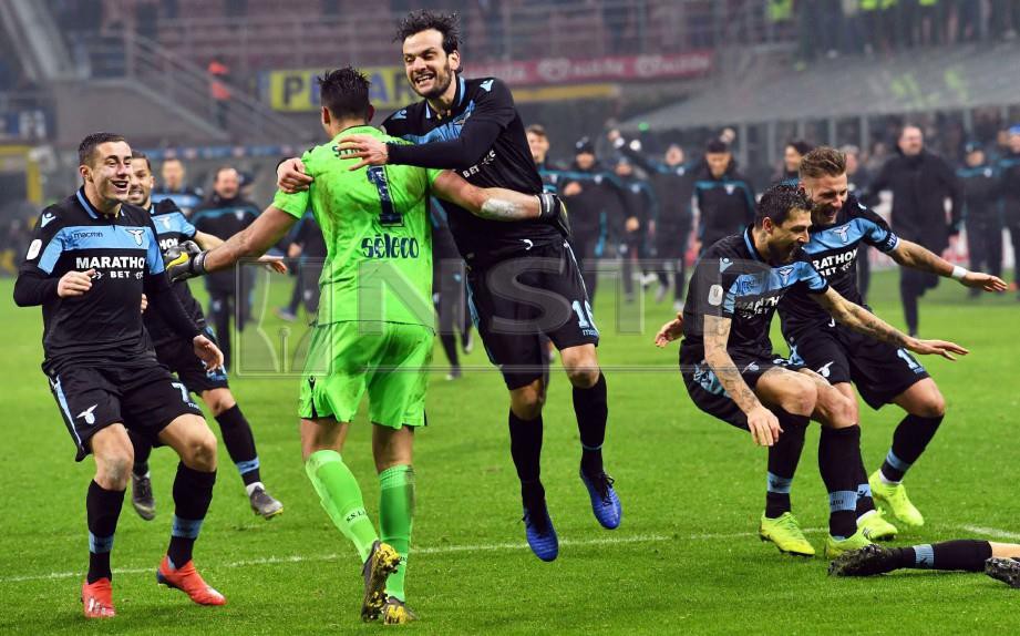PEMAIN Lazio bergembira selepas tamat perlawanan menentang Inter Milan di Stadium Giuseppe Meazza.