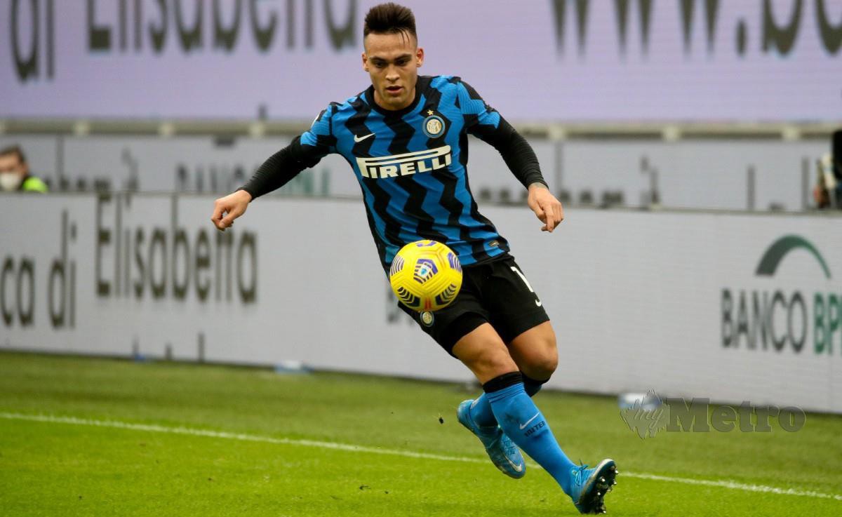 DUA gol Martinez membantu Inter membenam cabaran Milan. FOTO EPA 