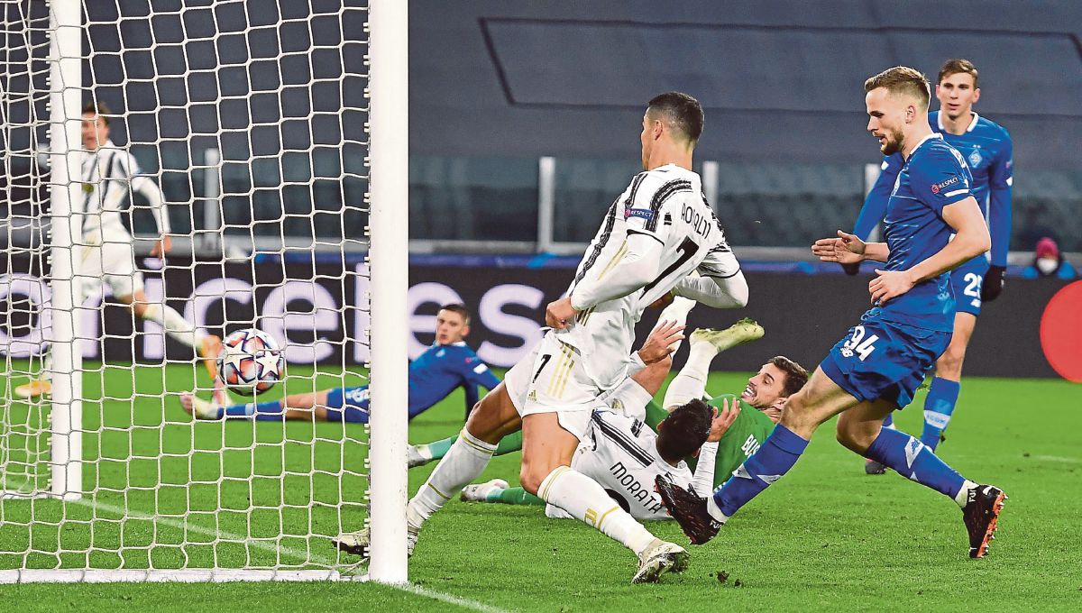 RONALDO menjaringkan gol kedua Juventus di  Stadium Allianz, Turin. FOTO AFP