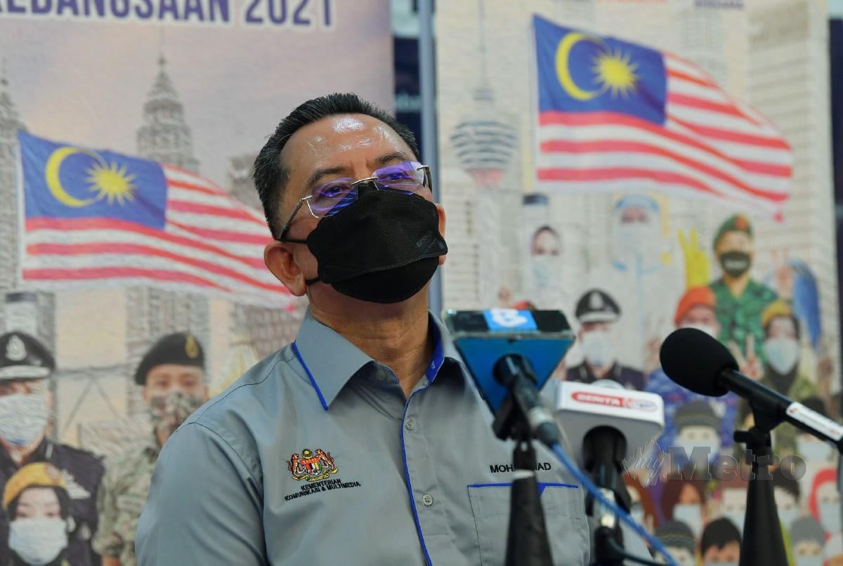 MOHAMMAD ketika sidang media selepas meninjau raptai penuh sambutan Hari Kebangsaan dan Hari Malaysia 2021 di Dataran Pahlawan hari ini. FOTO Bernama.