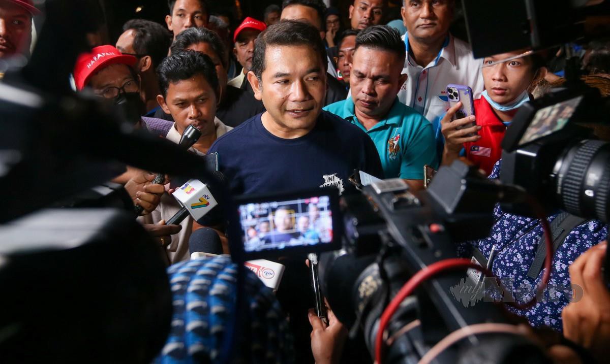 RAFIZI ketika ditemui media pada Ceramah Mega Ayuh Malaysia sempena kempen Pilihan Raya Umum Ke-15 (PRU15) bagi Parlimen Padang Serai. FOTO Danial Saad.
