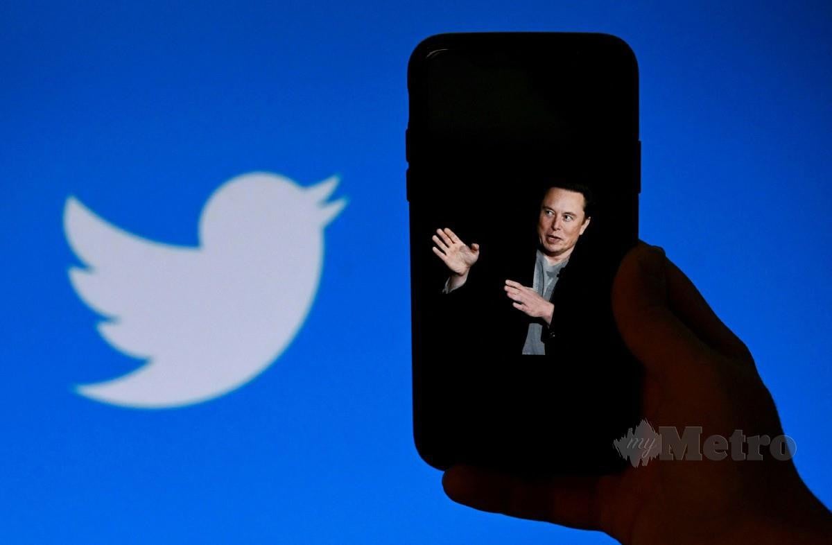ELON Musk dengan logo Twitter. FOTO AFP