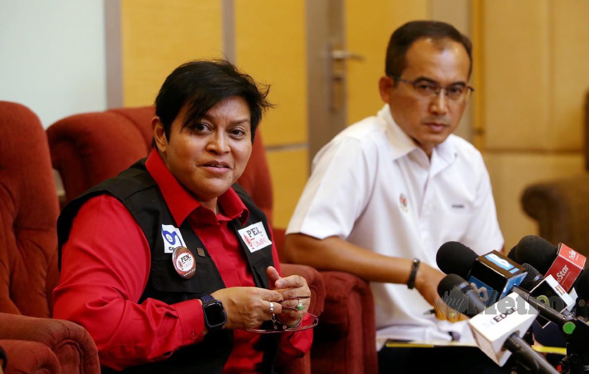 DATUK Seri Azalina Othman Said (kiri) ketika sidang media mengenai Tuntutan Sulu di Pusat Dagangan Dunia (WTC), Kuala Lumpur. FOTO Hairul Anuar Rahim