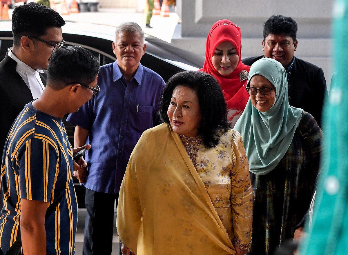 DATIN Seri Rosmah Mansor (tengah) hadir di Kompleks Mahkamah Kuala Lumpur hari ini . FOTO Bernama