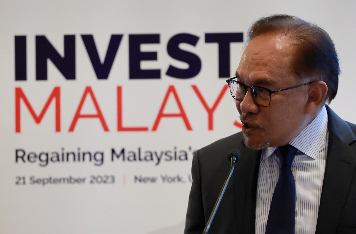 ANWAR menyampaikan ucaptama pada majlis Invest Malaysia hari ini. FOTO Bernama