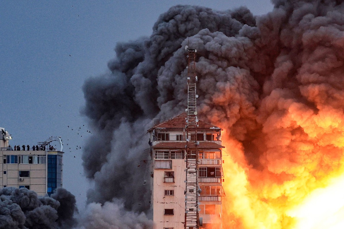 API menjulang ke udara selepas serangan di bandar Gaza. FOTO AFP