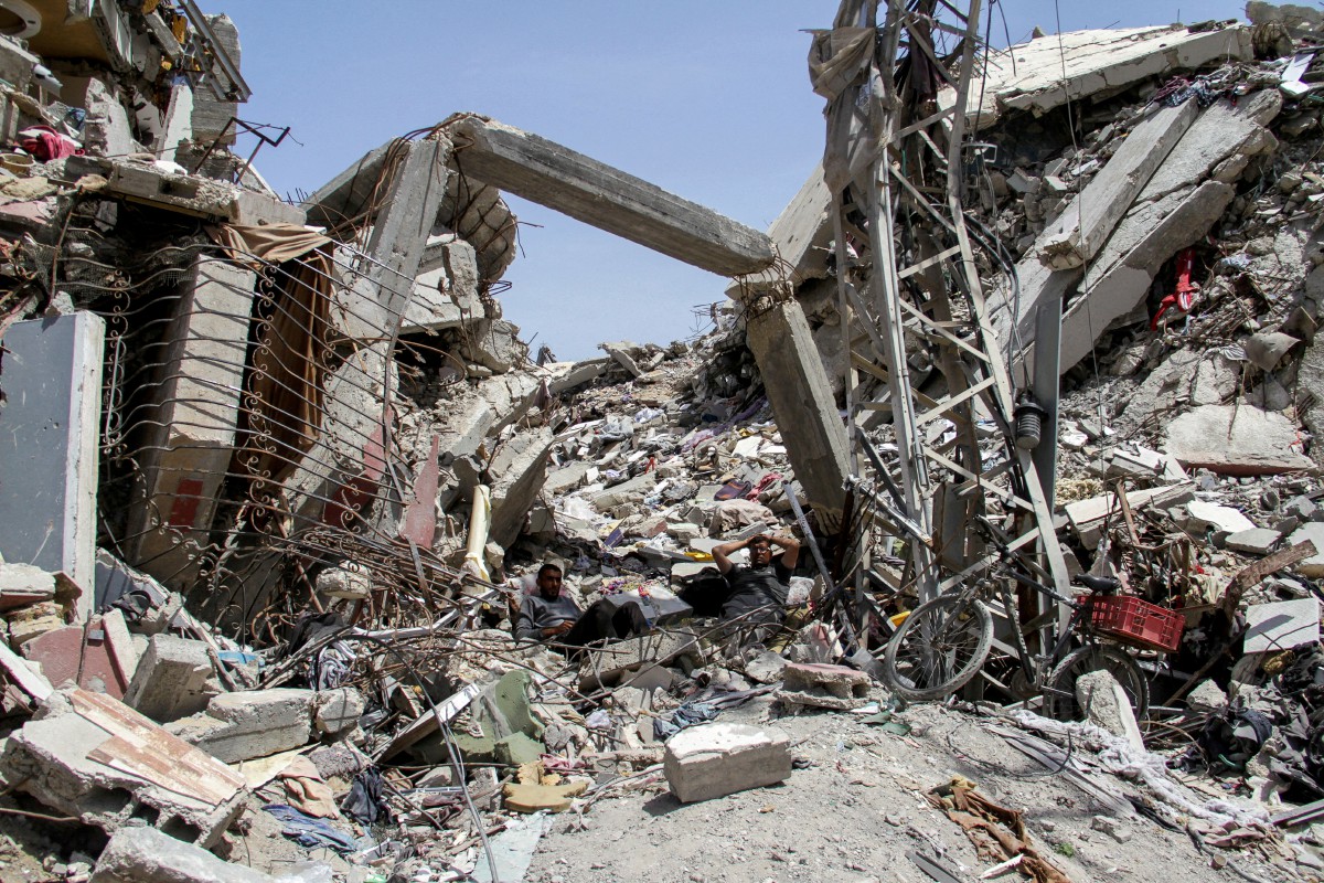 KESAN runtuhan akibat serangan Israel. FOTO Reuters