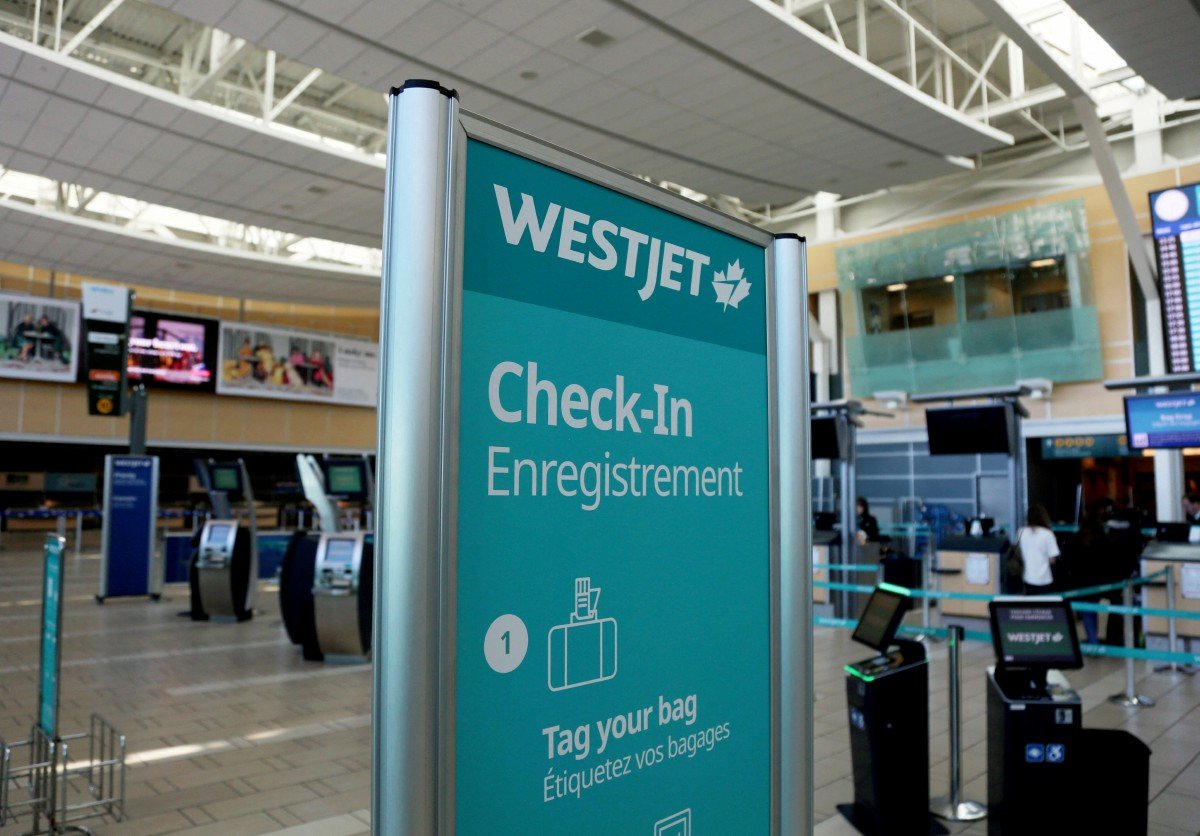 WESTJET Group membatalkan 150 penerbangan pada Sabtu akibat mogok oleh jurutera. FOTO Reuters