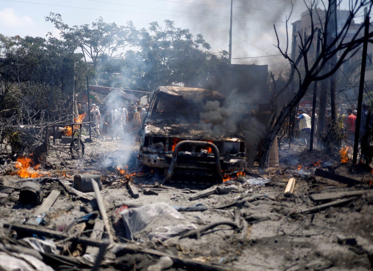 SERANGAN udara Israel di kem al-Mawasi menyebabkan 91 terkorban. FOTO Reuters