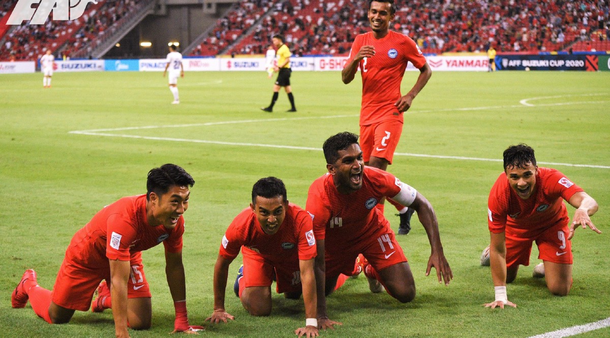 IKHSAN (kanan) sudah meledak dua gol sepanjang kempen Piala AFF ini dan membantu negara layak ke separuh akhir. FOTO Ihsan Persatuan Bolasepak Singapura