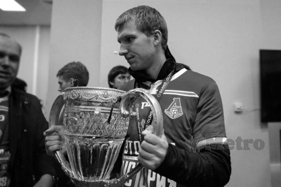 Samokhvalov beraksi untuk skuad simpanan Lokomotiv, Kazanka dalam liga divisyen tiga Russia.   