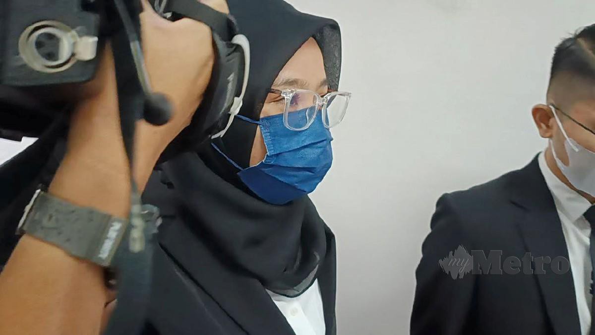 NURUL Syahirah dihadapkan ke Mahkamah Sesyen hari ini atas enam pertuduhan menggunakan jawatannya untuk mendapatkan suapan. FOTO Izz Laily Hussein