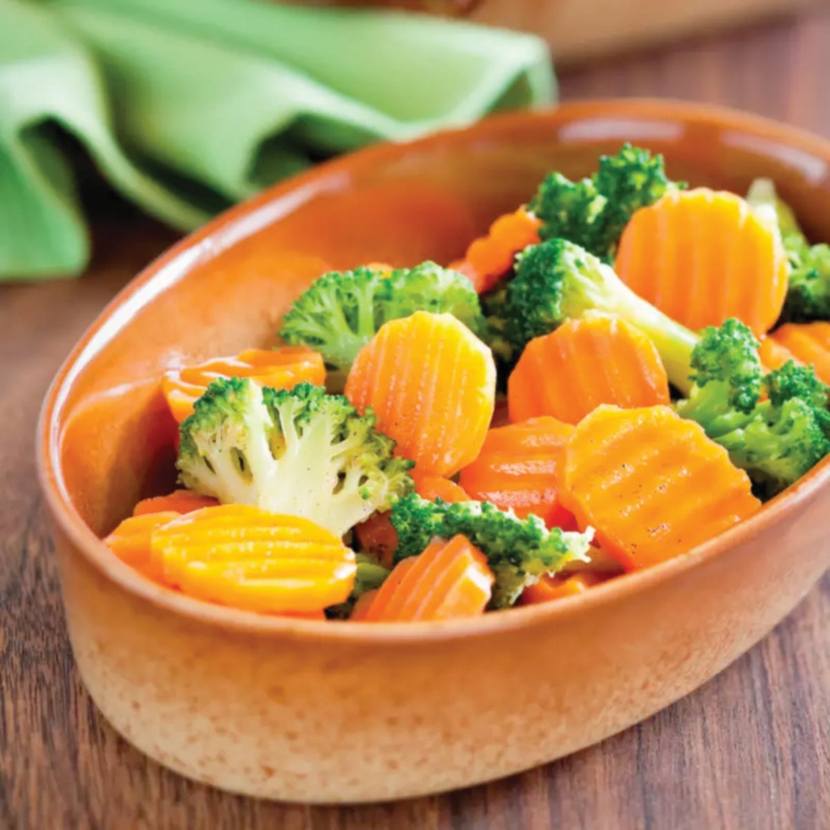LOBAK dan brokoli baik untuk penjagaan mata. 