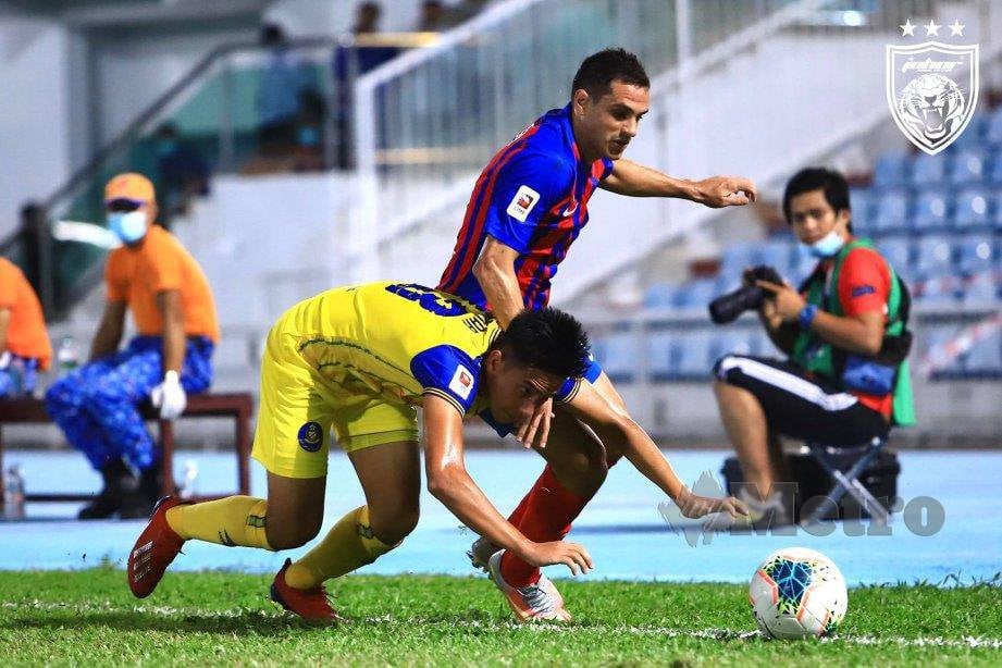 Gonzalo Cabrera (kanan) menjaringkan gol ketiga JDT berdepan Pahang. FOTO Ihsan JDT