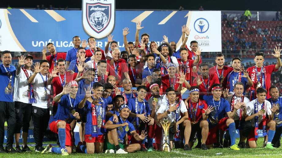 Pemain JDT meraikan kejuaraan Liga Super Malaysia 2018 lima tahun berturut-turut di Stadium Tan Sri Dato Haji Hassan Yunos Larkin Johor Bahru.FOTO MOHD AZREN JAMALUDIN