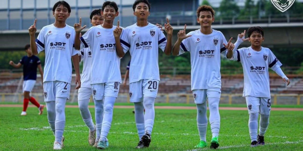 PEMAIN muda JDT meraikan jaringan dalam perlawanan menentang FFF Academy di Liga Remaja Singapura Bawah 15 Tahun. FOTO Ihsan JDT