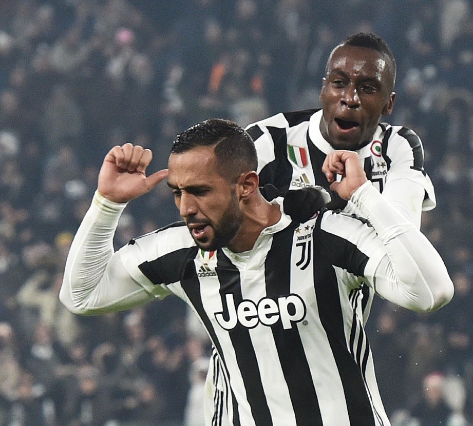 BENATIA (kiri) jaring gol kemenangan Juventus.