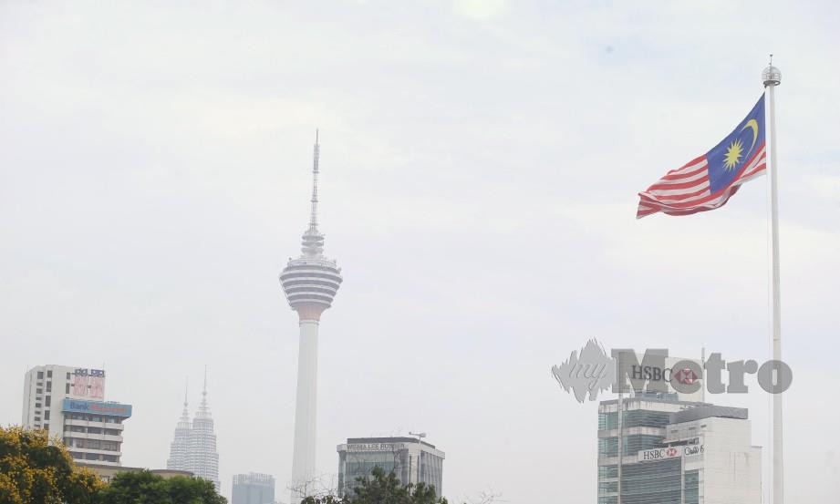 PEMANDANGAN Bandaraya Kuala Lumpur semakin pulih dari jerebu dengan bacaan Indeks Pencemaran Udara (IPU) 82 pada 3 petang. FOTO Nurul Shafina Jemenon