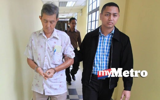 TERTUDUH (kiri) didenda RM10,000 selepas mengaku bersalah. FOTO Mohd Azren Jamaludin