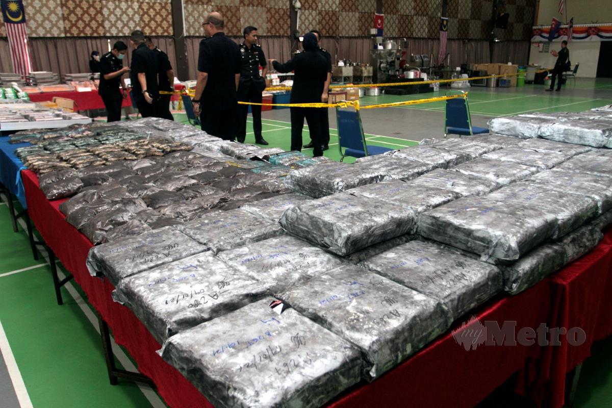 ANTARA dadah dan peralatan memproses dadah yang dirampas di Johor, Januari lalu. FOTO arkib NSTP