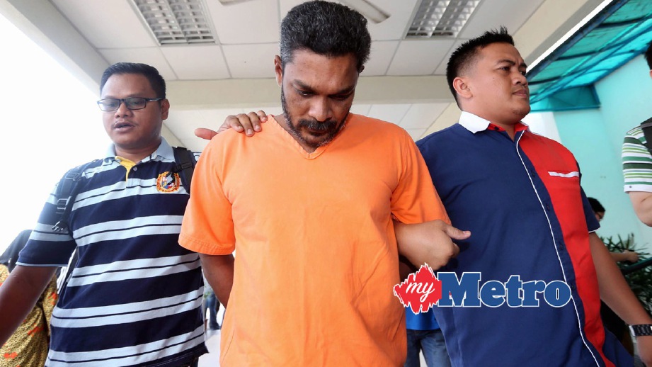 TERTUDUH didakwa di Mahkamah Majistret Batu Pahat. FOTO Mohd Azren Jamaludin