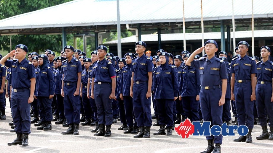 PERBARISAN pasukan kadet JPJ sempena Perkhemahan Kadet JPJ Peringkat Negeri Johor. FOTO Zain Ahmed