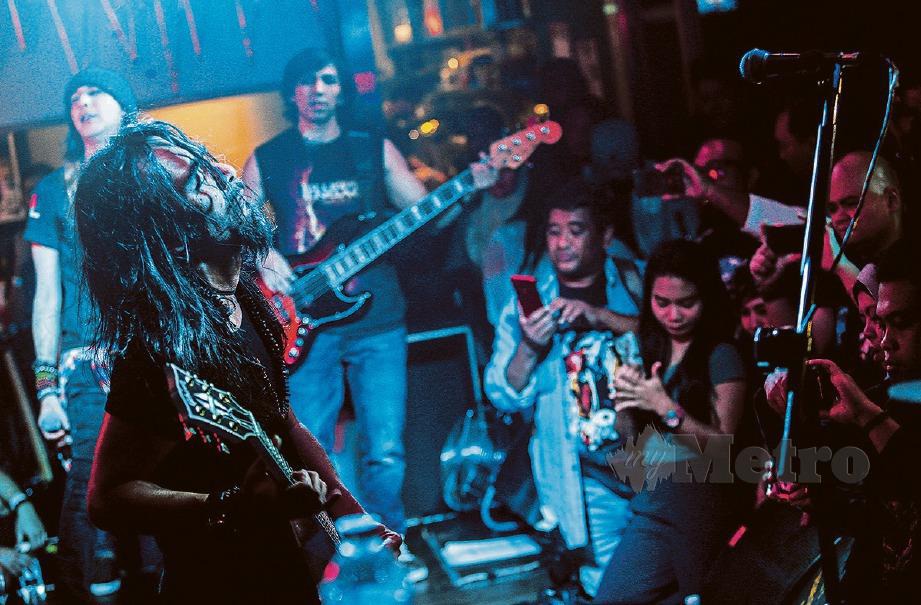 PERSEMBAHAN Joe di Hard Rock Cafe Kuala Lumpur tahun lalu dapat sambutan hangat. FOTO Luqman Hakim Zubir