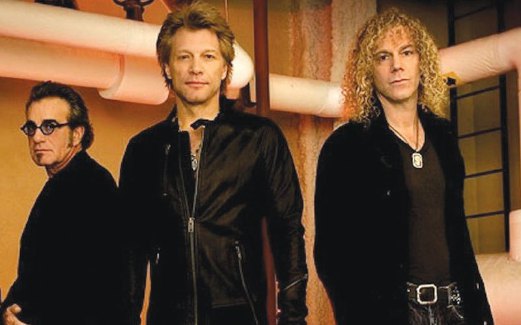 BON JOVI dengan anggota asal Jon Bon Jovi (tengah), David Bryan (kanan) dan Tico Torres.