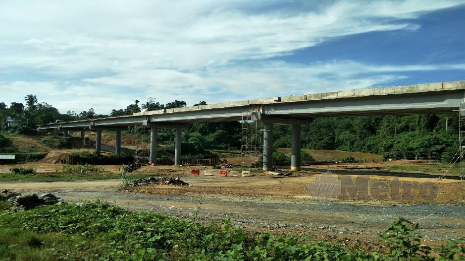 JAMBATAN konkrit merentasi Sungai Galas. FOTO RAMLI IBRAHIM