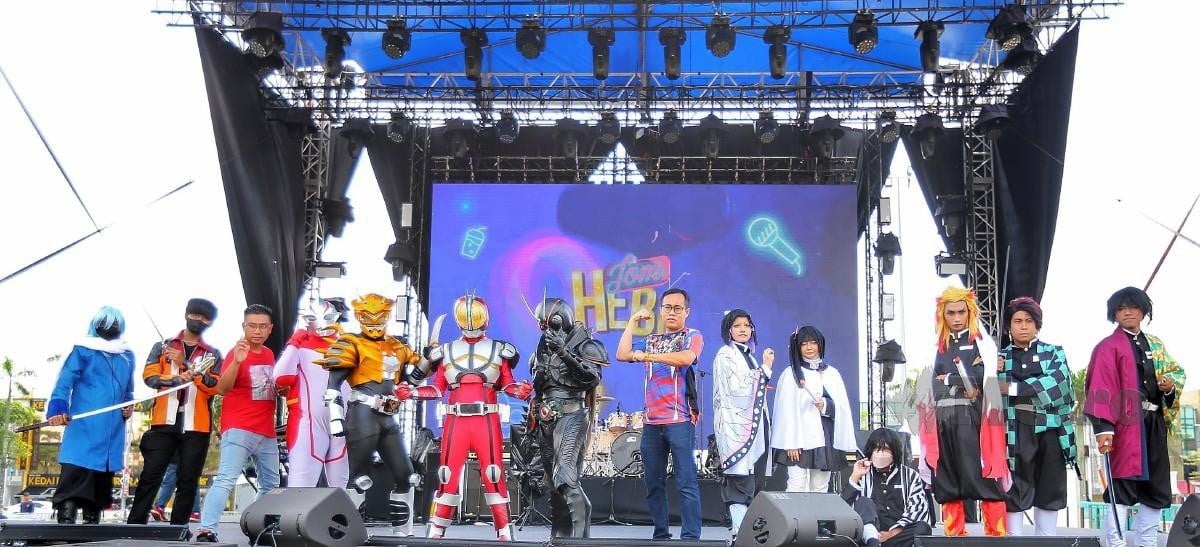 Persembahan cosplay pada Karnival Jom Heboh Johor. Foto Saifullizan Tamadi
