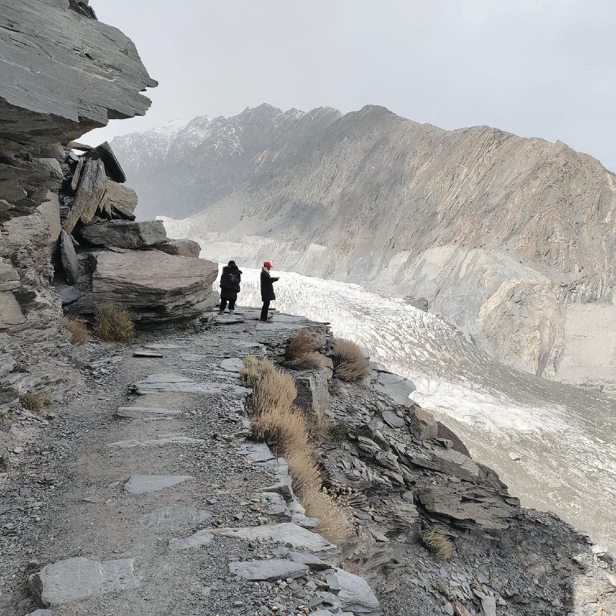 TREK Passu glacier lebih sesuai dengan stamina dan fizikal kami. 