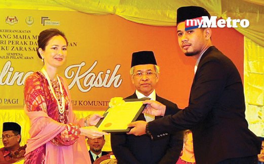 TUANKU Zara berkenan menyampaikan anugerah kepada pelajar cemerlang Kolej Komuniti Wilayah Perak.