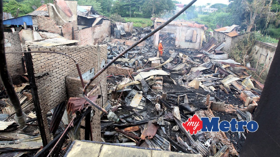 KEADAAN rumah yang musnah dalam kebakaran di Kampung Lubok Stol. FOTO Zaman Huri Isa