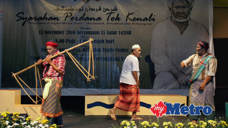 KOTA BHARU 15 NOVEMBER 2016. ( KBM426T ) Pementasan teater yang dipersembahkan sempena Syarahan Perdana Tok Kenali, di Dewan Konvensyen, Kelantan Trade Centre (KTC), di sini. STR/FARIS ZAINULDIN