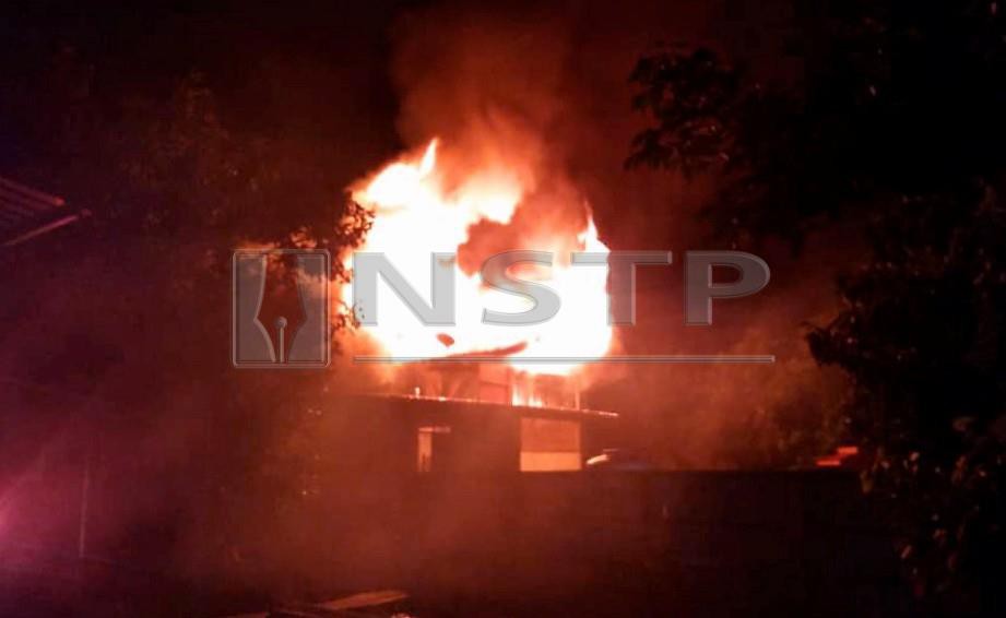 SEBUAH rumah musnah dalam satu kebakaran di Kampung Lotong, Kota Marudu. FOTO Ihsan Bomba
