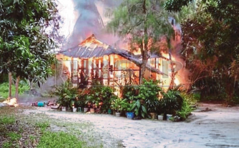 KEADAAN rumah mangsa di Kampung Tanjung Kepah, Batu 9 Lekir, Sitiawan, yang terbakar, hari ini. FOTO ihsan pembaca.