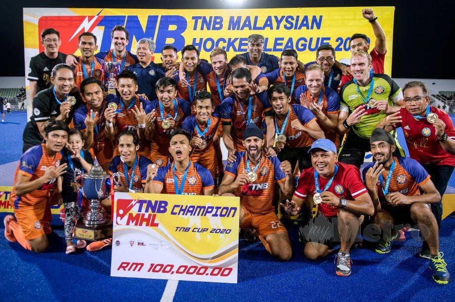 PARA pemain UniKL meraikan kejayaan dinobatkan sebagai juara selepas menewaskan pasukan THT pada perlawanan akhir Piala TNB 2020 di Stadium Hoki Bukit Jalil. FOTO BERNAMA