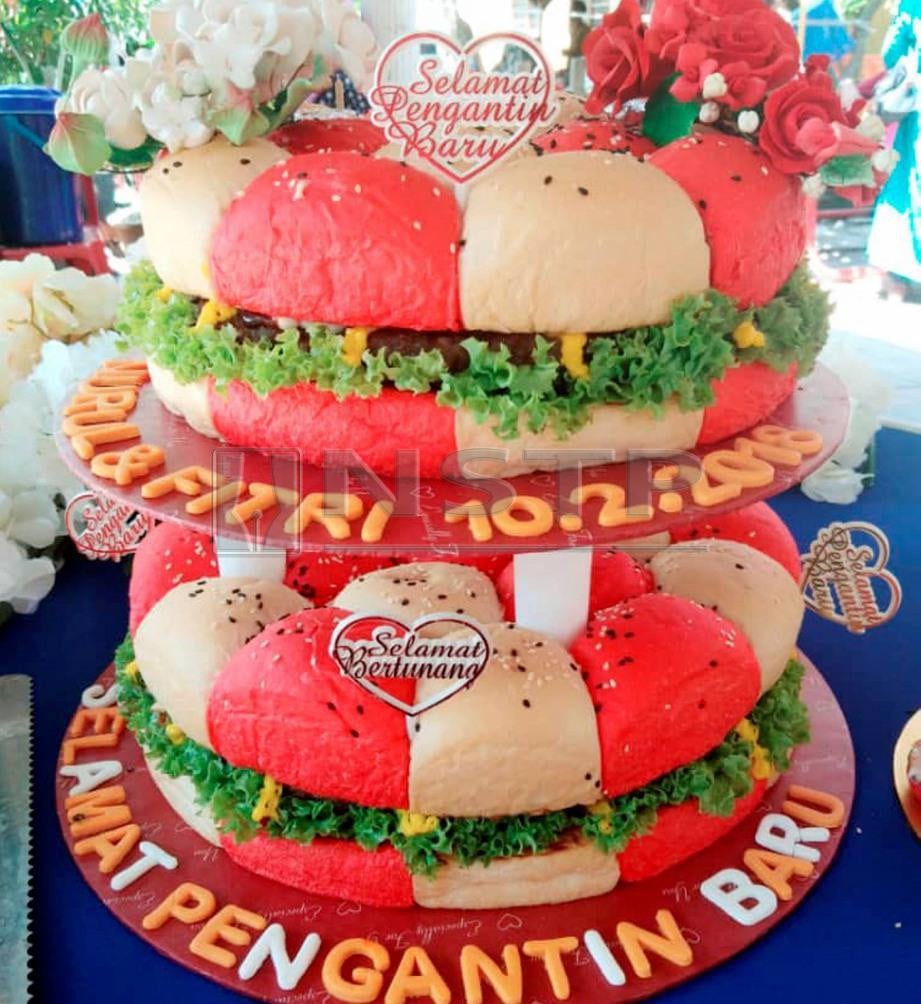 BURGER berbentuk kek yang dihasilkan untuk majlis perkahwinan. FOTO Nur Izzati Mohamad