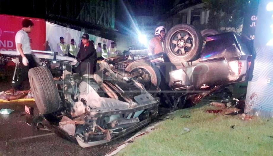 KEADAAN kereta yang terbabit dalam kemalangan di Kilometer 4 Jalan Skudai-Pantai Lido, Johor Bharu, hari ini. FOTO Ihsan JBPM